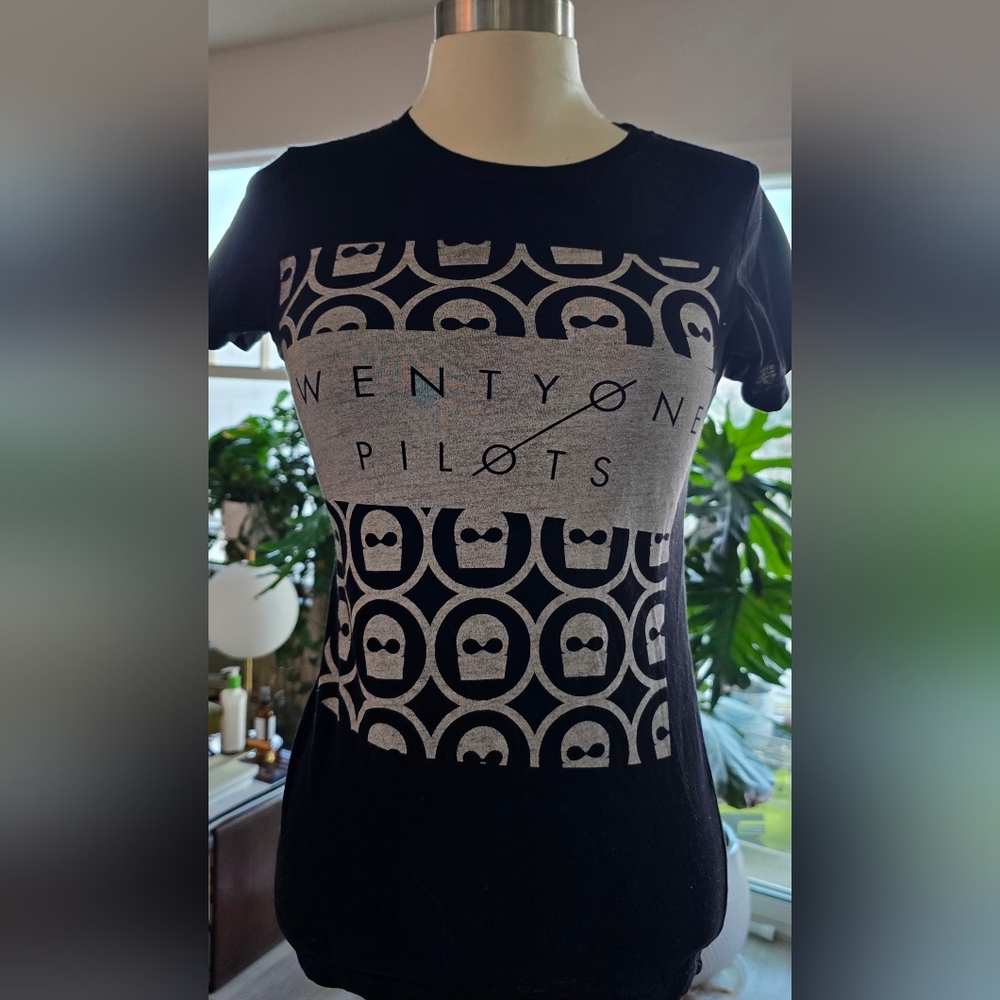 Twenty One Pilots T-shirt Black Girls Juniors Women's‎ Size Small